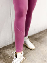 Load image into Gallery viewer, Get Moving Plum Leggings